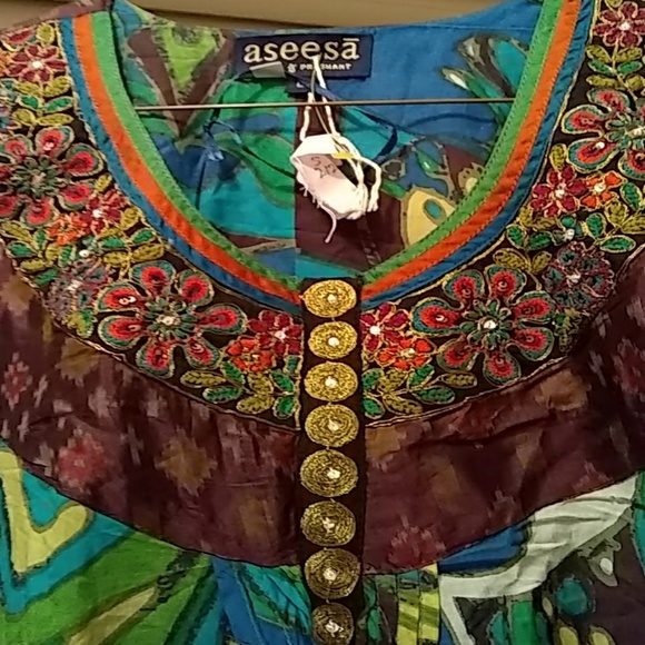 Beautiful dress - Picture 2 of 3